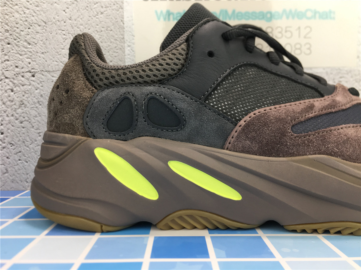 Yeezy Boost 700 Mauve EE9614